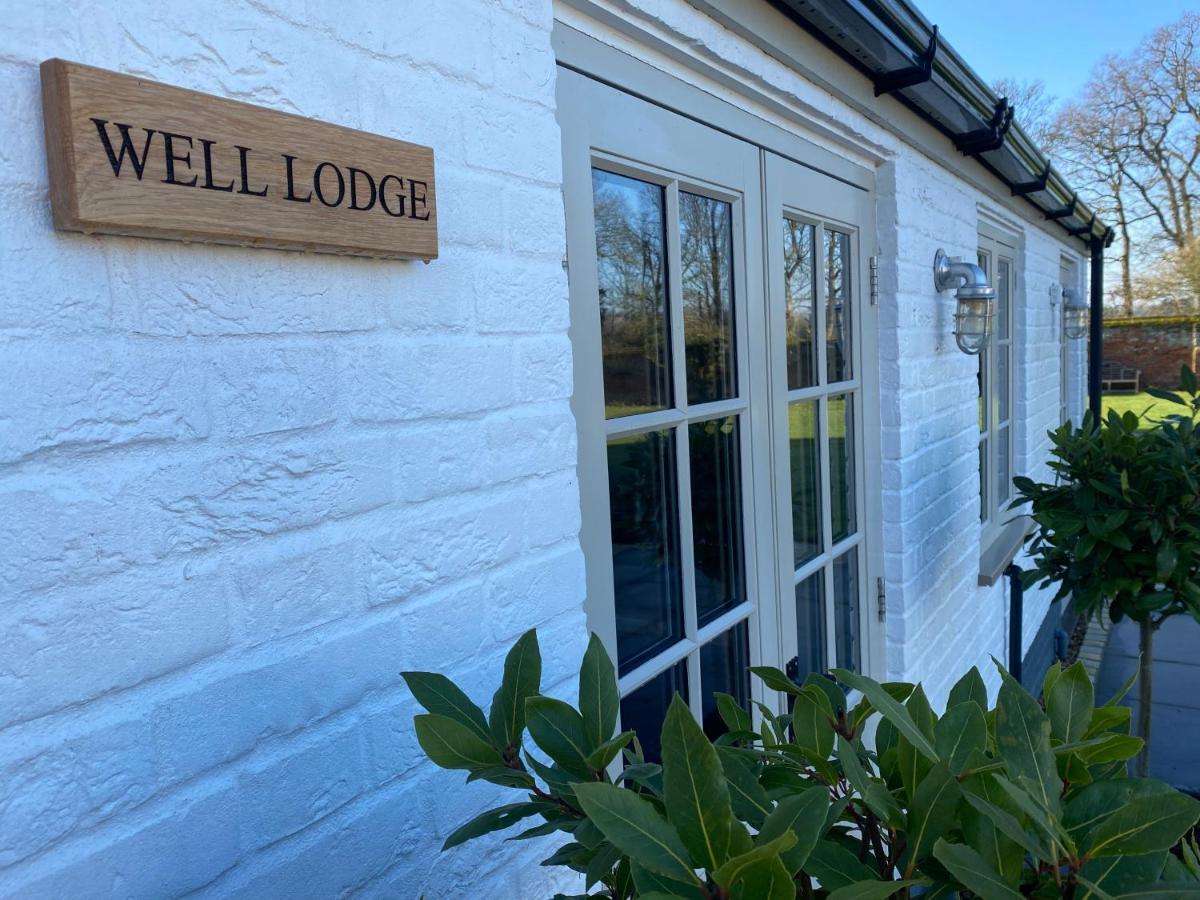 The Shepherds Huts & The Well Lodge At Ormesby Manor Ormesby Saint Michael エクステリア 写真