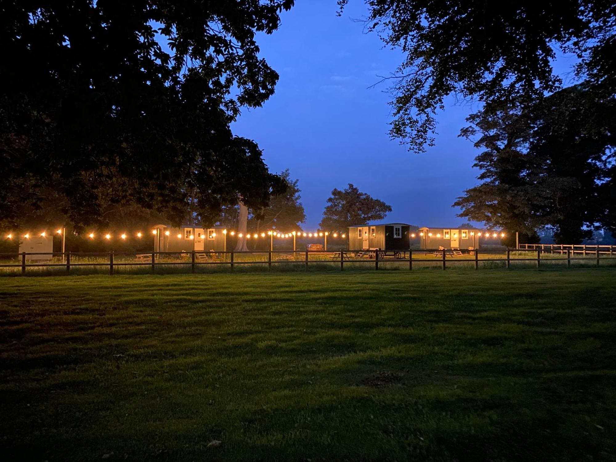 The Shepherds Huts & The Well Lodge At Ormesby Manor Ormesby Saint Michael エクステリア 写真